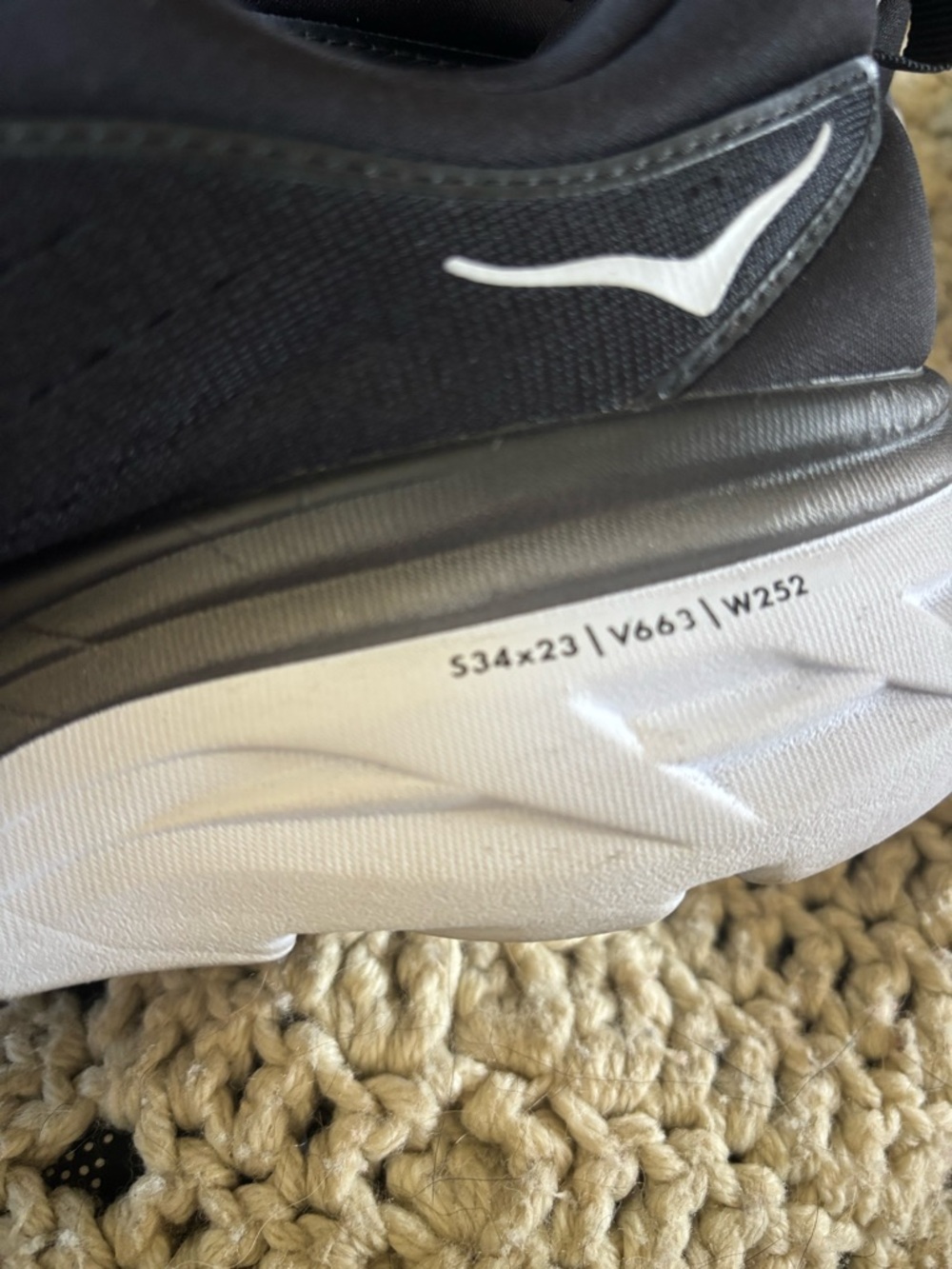 Hoka One One Bondi 8 Women's Black Running Shoes Size 9B hardly worn - Picture 4 of 7